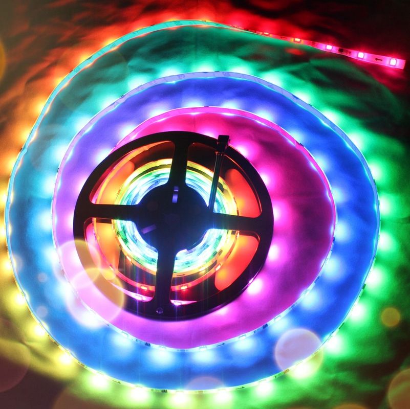 WS2812B Esnek LED Şerit Işık RGB 5050SMD Bireysel Adreslenebilir 16.4FT 60Piksel/M 300Piksel Siyah PCB Tam Renkli